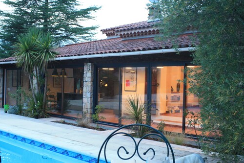 Superbe villa varoise entièrement rénovée