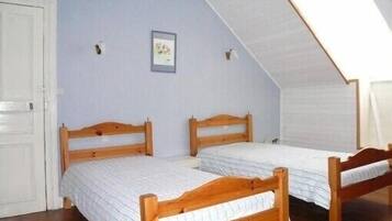 3 bedrooms, iron/ironing board, free WiFi