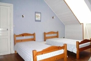3 bedrooms, iron/ironing board, free WiFi