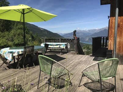 CHALET Familial 13pers -not overlooked, breathtaking view of the lake-LES ORRES 