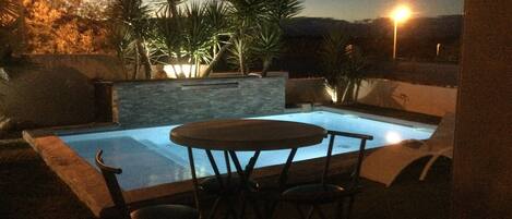 Piscina all'aperto, una piscina riscaldata