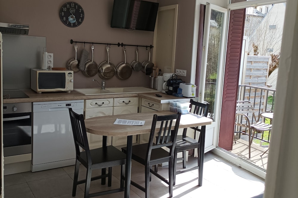 RENOVATED FURNITURE A NINE TWO STEPS FROM THE CITY CENTER AND THERMAL
