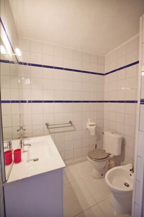 Hair dryer, toilet paper - Large terrace apartment L'Olivier with breathtaking view of the Gulf of Valinco (Portigliolo)