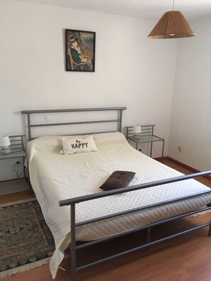 2 habitaciones, tabla de planchar con plancha y wifi gratis 