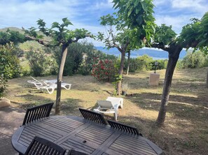 Outdoor dining - Large terrace apartment L'Olivier with breathtaking view of the Gulf of Valinco (Portigliolo)