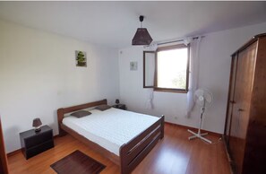 2 bedrooms, iron/ironing board, travel crib, free WiFi