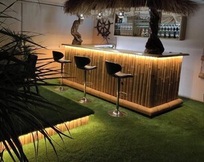 Bar (in der Unterkunft)