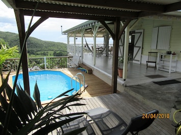 piscine et terrasse