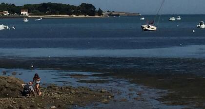 Gite für 2/4 Personen, ein Doppelzimmer, ein Schlafzimmer im Zwischengeschoss, eine Terrasse