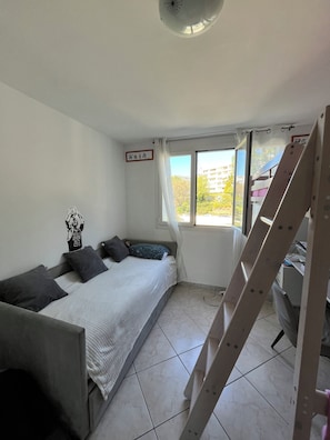 2 chambres, fer et planche à repasser, Wi-Fi gratuit, draps fournis