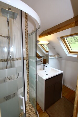 Douche, sèche-cheveux