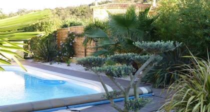 TrÚs belle villa arborée, piscine chauffée, vue imprenable - 8/10 personnes