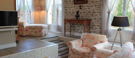 TV, fireplace, books, offices