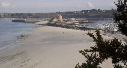 Panoraamanäkymä satamaan Camaret sur Mer