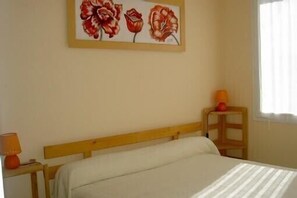 2 chambres, fer et planche à repasser, Wi-Fi, draps fournis