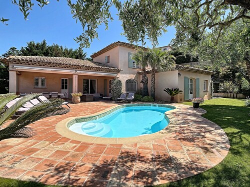 Luxury villa in a residential area with private pool overlooking the golf course