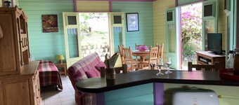 CLIMATISEE traditional wooden house with WIFI, near the beaches