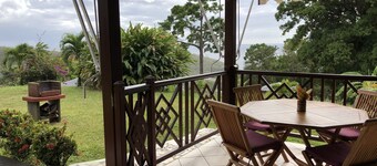 CLIMATISEE traditional wooden house with WIFI, near the beaches