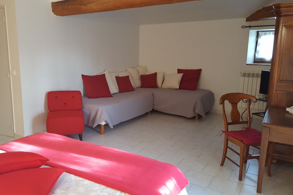 Poppy Room - 2 to 4 people (2 adults + 2 children)