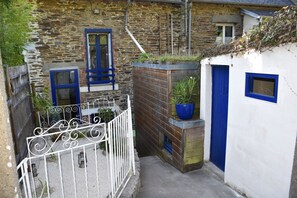 Property grounds - Fisherman's cottage ***, parking possible, 80 m from the sea, garden, 5 per, wifi (Cancale)