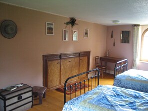 5 Schlafzimmer, Bügeleisen/Bügelbrett, kostenloses WLAN