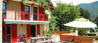 Magnificent Savoyard house on the shore of Lake Annecy, 2 minutes from the beach