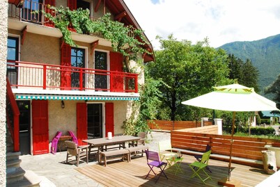 Magnificent Savoyard house on the shore of Lake Annecy, 2 minutes from the beach