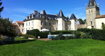 Château de La Bergelière, lähellä Puy du Fou, Vendée-bocgen sydämessä