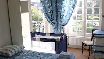 11 bedrooms, iron/ironing board, free WiFi, bed sheets