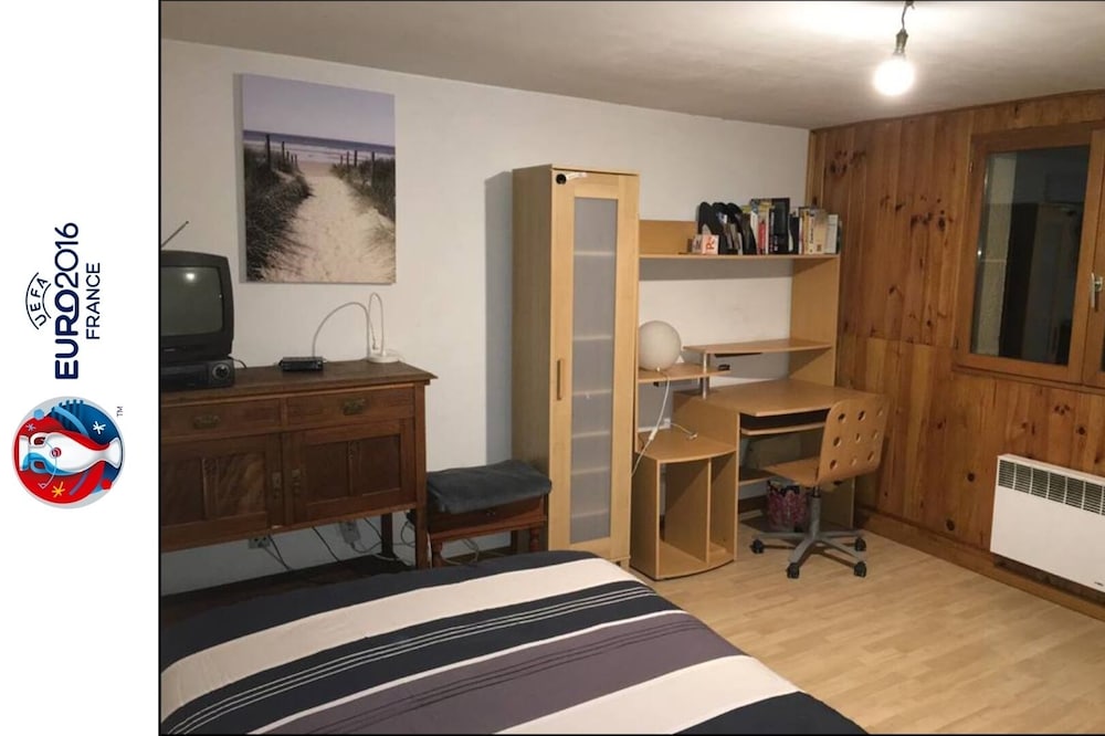 FIFA Women's World Cup: Room for 2-3 people with pool