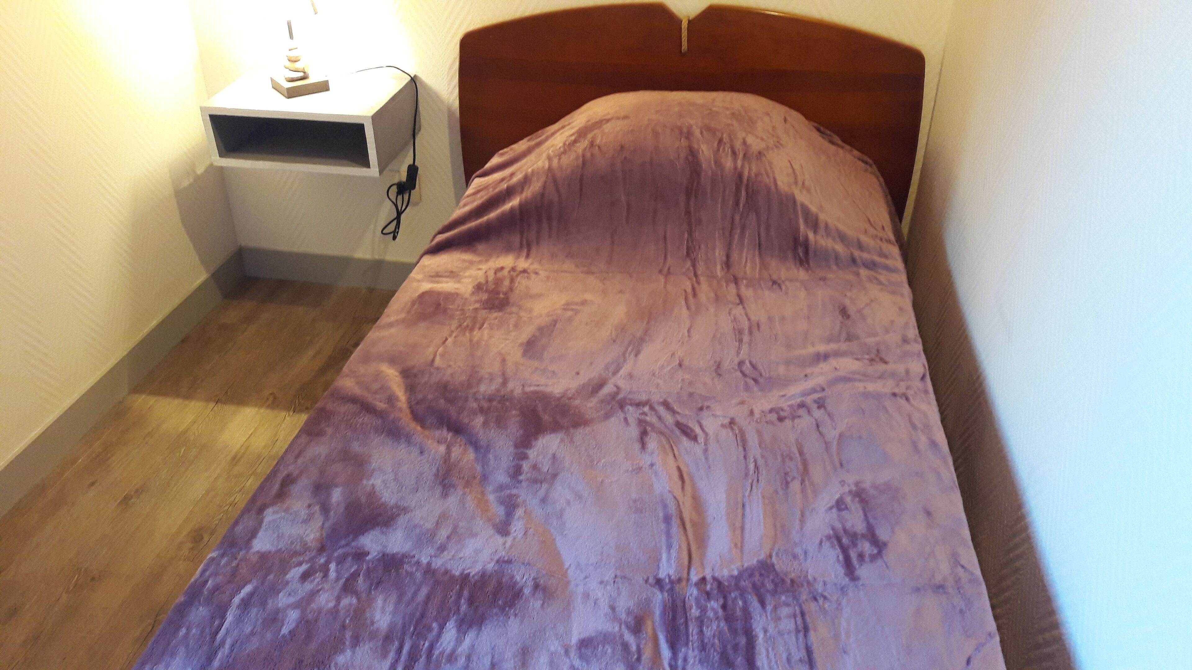 Small nest on the seafront between the port and beach