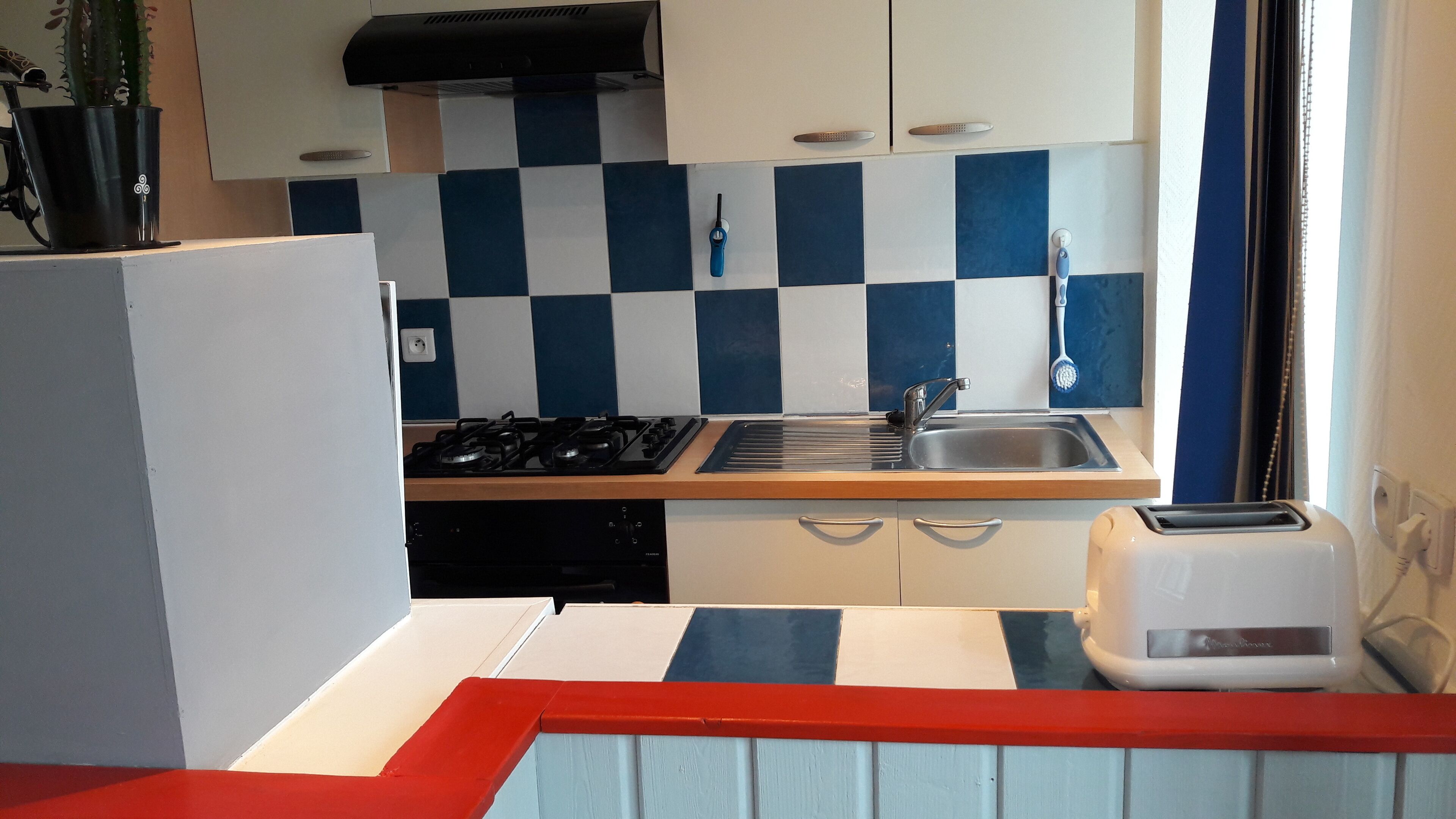 Small nest on the seafront between the port and beach