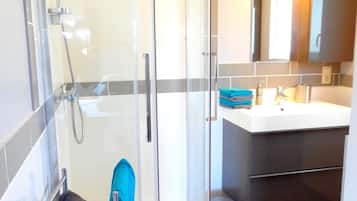 Ducha y bañera combinadas y secador de pelo