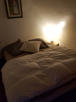 3 bedrooms, desk, iron/ironing board, travel cot