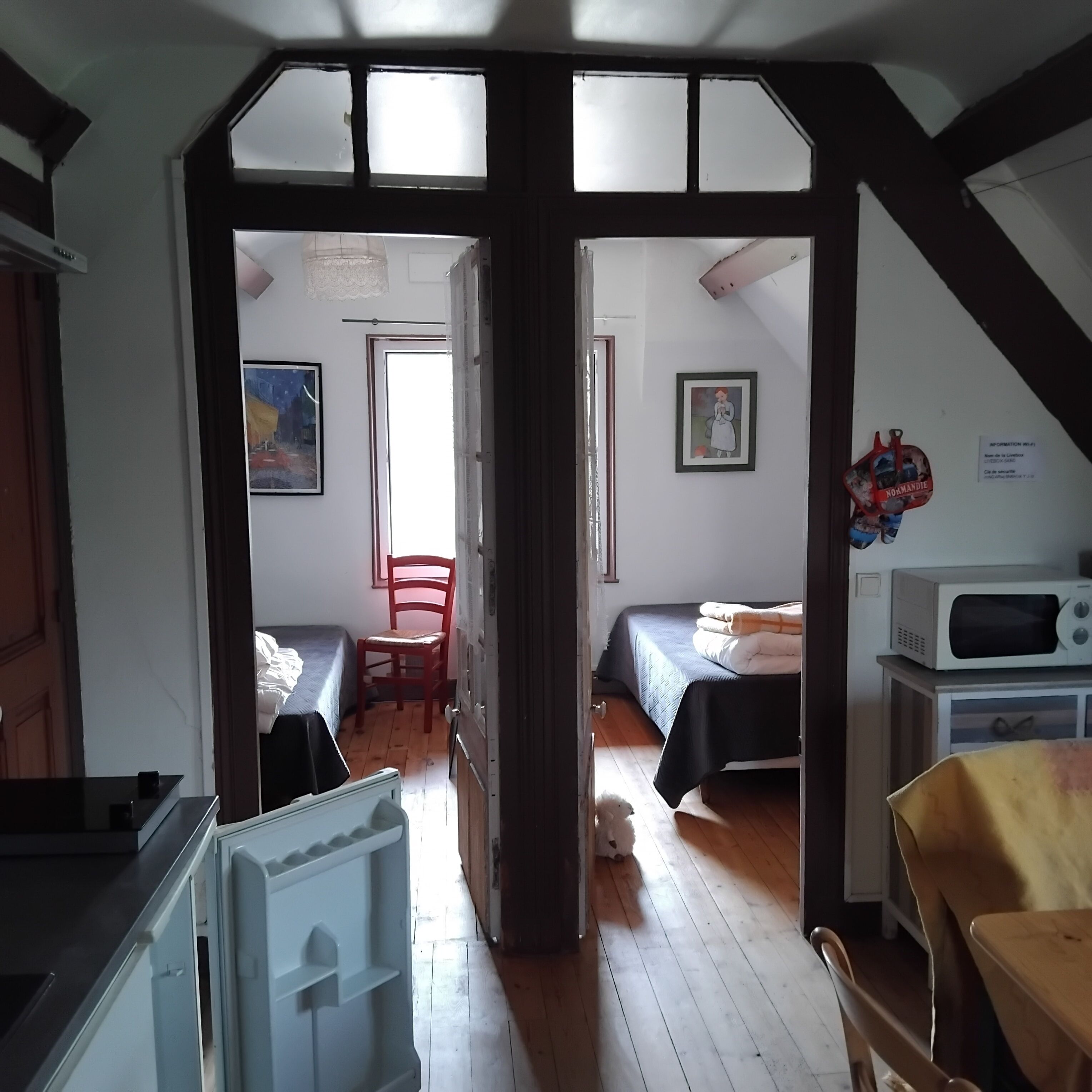 3 bedrooms, desk, iron/ironing board, travel cot