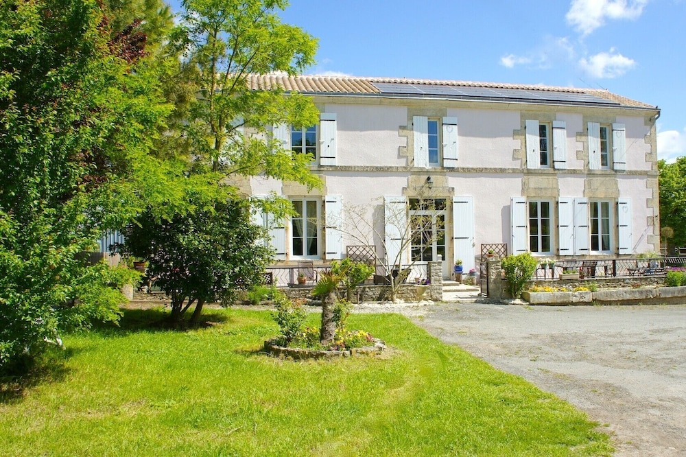 Surgères: Luxury Cottage between Niort and La Rochelle