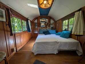 1 bedroom, in-room safe, free WiFi, bed sheets - The Caravan of the Amandari (Le Plan-de-la-Tour)