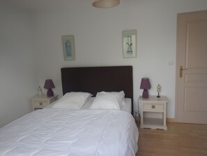 3 makuuhuonetta, silitysrauta/-lauta, vauvan matkasänky, ilmainen Wi-Fi