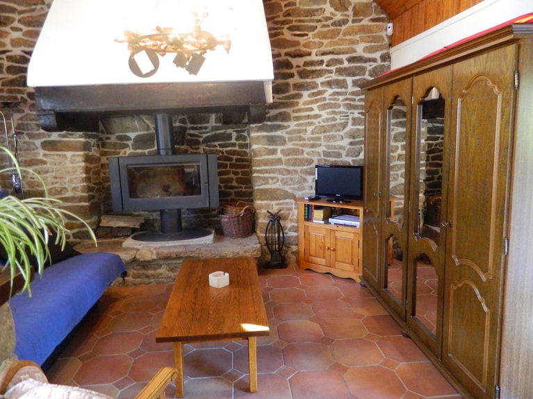 Small Stone House In Finistère, Pets Welcome, 1/2 Hour From The Coast - Brittany