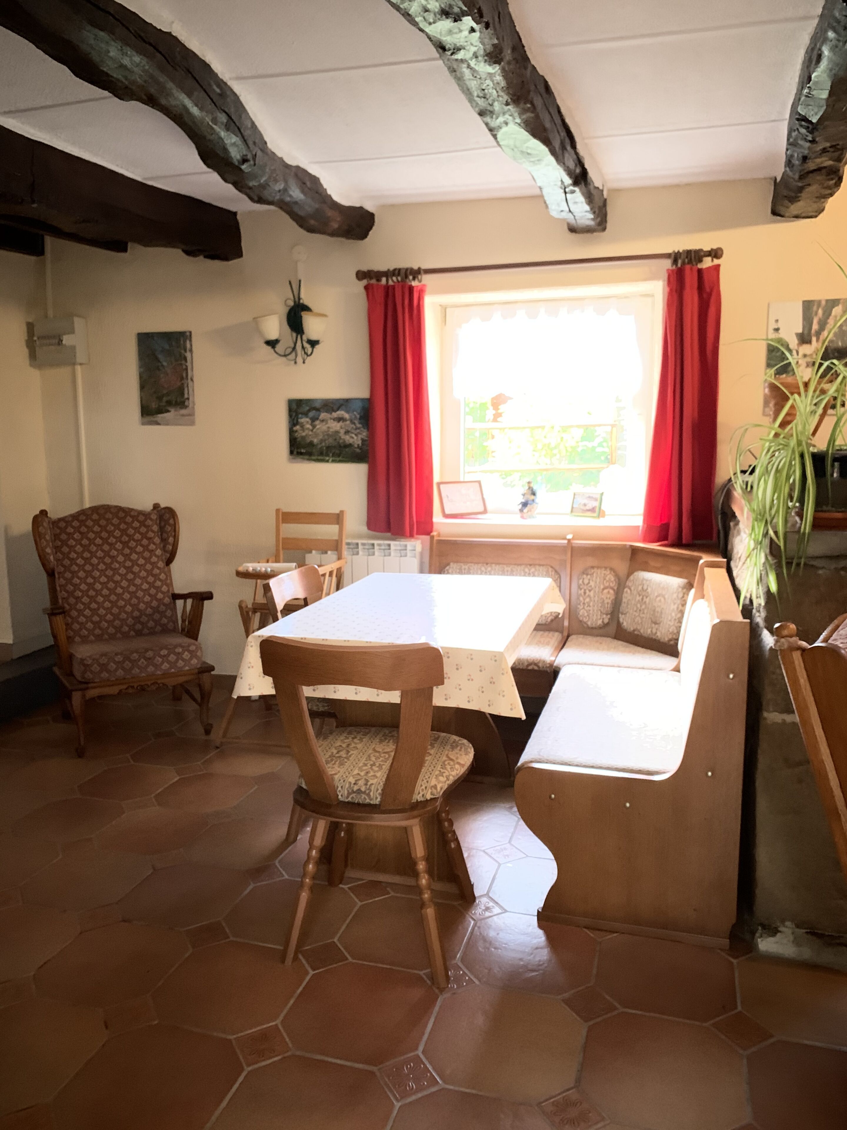 Small stone house in Finistère, Pets welcome, 1/2 hour from the coast