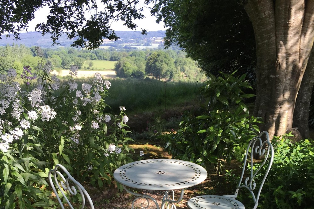 Small stone house in Finistère, Pets welcome, 1/2 hour from the coast