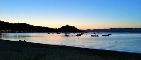 Beach nearby, sun loungers