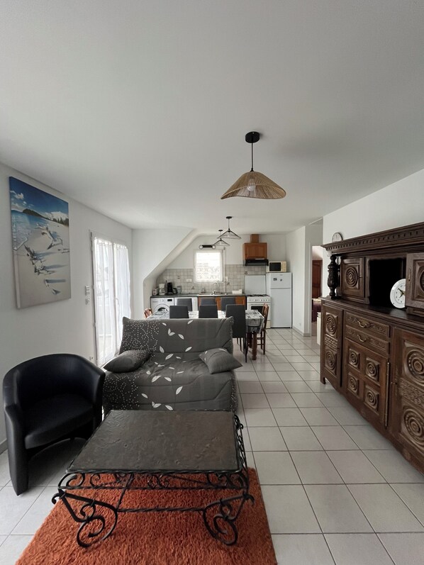 TV - Charming apartment in a quiet house with sea views in Damgan (Damgan)