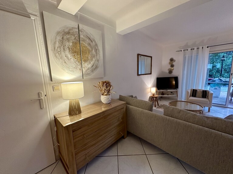 Rez-de-villa Climatisé Avec Wifi Proche De La Mer Et Des Commerces Parking Privé - Saint-Raphaël
