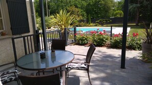 Outdoor dining - Dependency of charm and swimming pool (Cestas)