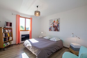 3 bedrooms, iron/ironing board, WiFi, bed sheets - Modern house with private pool (Paunat)