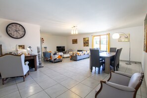 Interior - Modern house with private pool (Paunat)