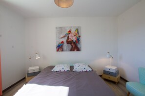 3 chambres, fer et planche à repasser, Wi-Fi, draps fournis