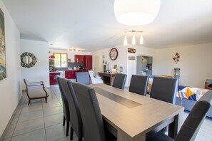 Dining - Modern house with private pool (Paunat)