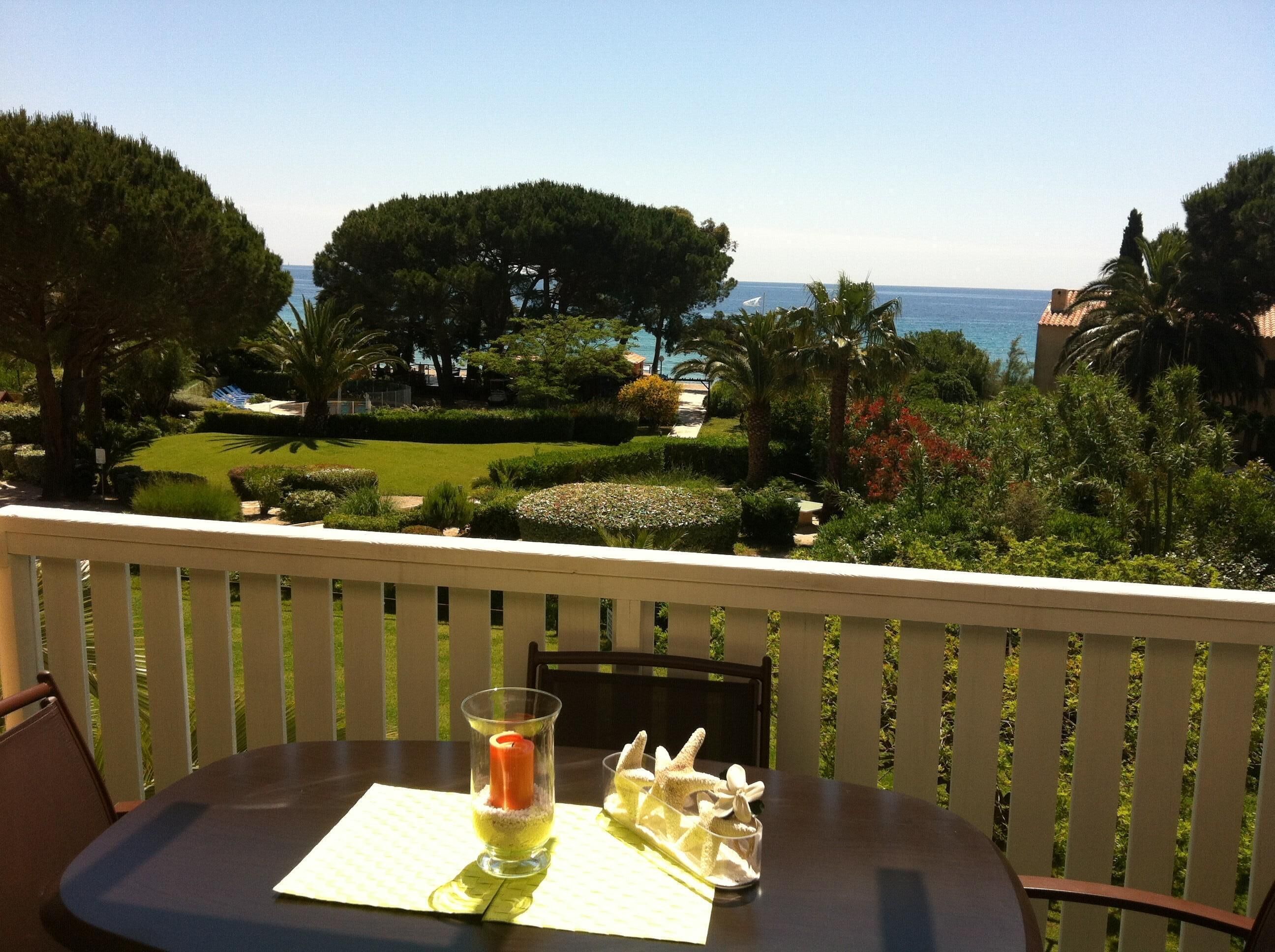 屋外ダイニングエリア